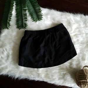 Old Navy black elastic waist skirt with pockets